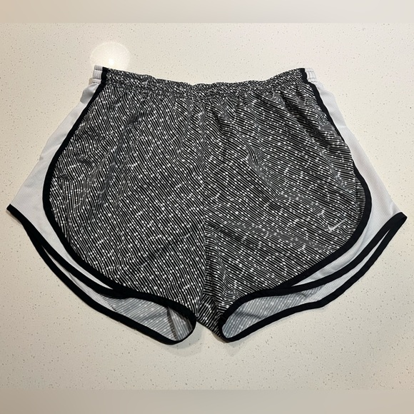 Nike Dri-Fit Tempo Running Shorts in Black & White Size Large - Picture 1 of 4